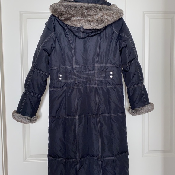 Beautiful and warm Down filled long puffer coat - Picture 6 of 11